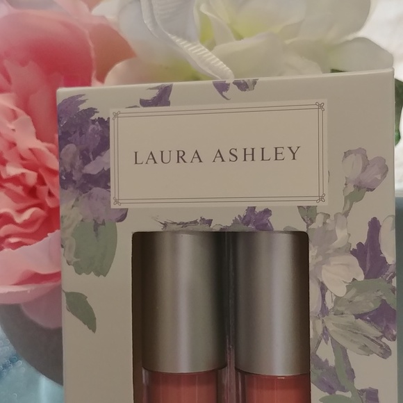 🎉2/$16 NEW Laura Ashley Lip Gloss Duo - Picture 2 of 4